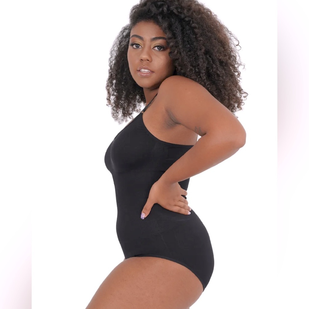NWT Black RevengeBody “Snatched Bodysuit” shapewear in size M/L